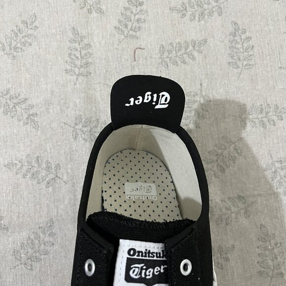 Onitsuka Tiger By Asics Black Canvas Laceless Shoes - Picture 4 of 6